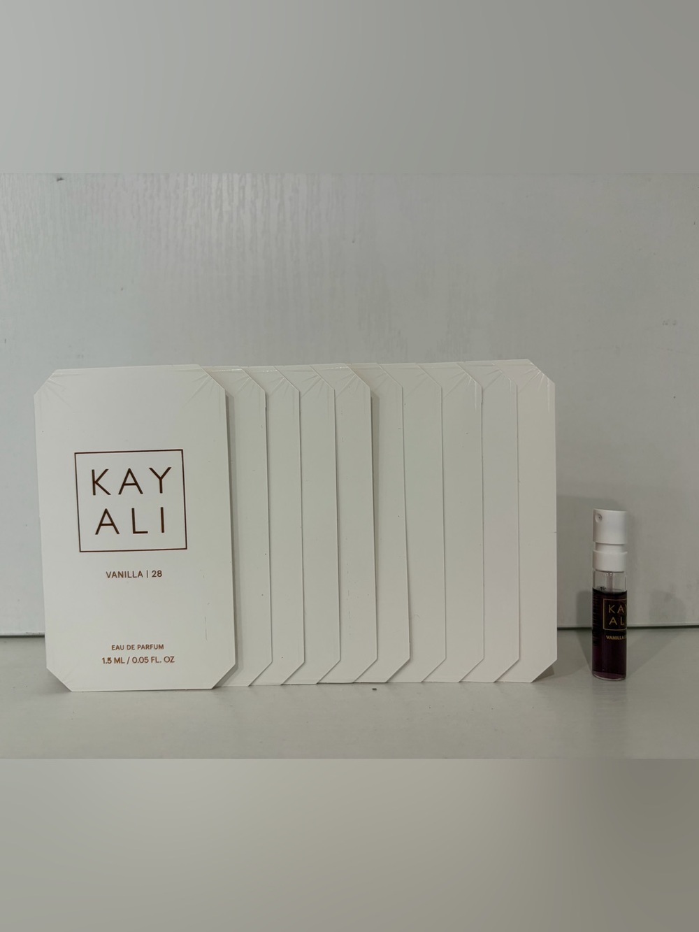 Kayali Vanilla 28 Sample Vial - White